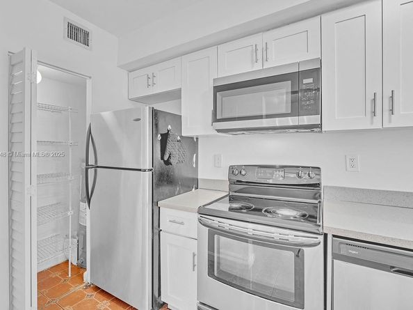 205 NW 84th St 205, Miami FL 33150