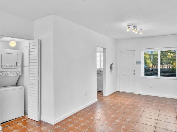 205 NW 84th St 205, Miami FL 33150