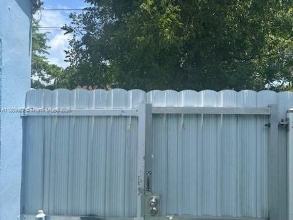 3011 NW 1st St, Miami FL 33125