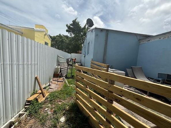 3011 NW 1st St, Miami FL 33125
