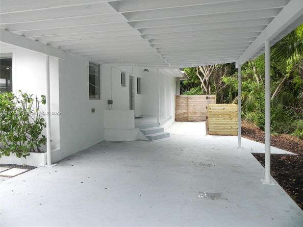 Undisclosed Address #A11827085, Miami FL 33138
