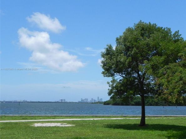 Undisclosed Address #A11827085, Miami FL 33138