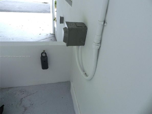 Undisclosed Address #A11827085, Miami FL 33138