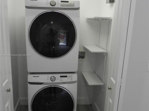 Undisclosed Address #A11827085, Miami FL 33138