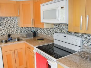 3401 N Country Club Dr 706, Aventura FL 33180
