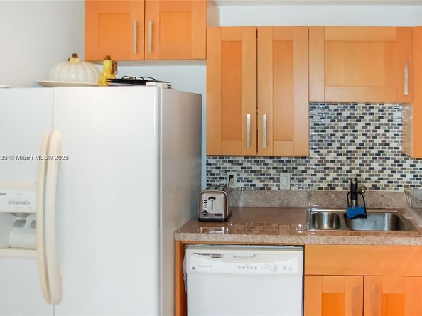 3401 N Country Club Dr 706, Aventura FL 33180