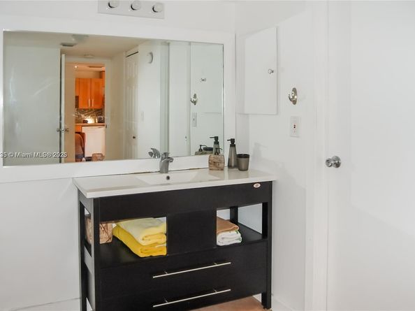 3401 N Country Club Dr 706, Aventura FL 33180
