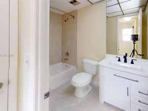 2800 W Sunrise Lakes Dr 101, Sunrise FL 33322