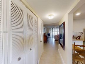 2800 W Sunrise Lakes Dr 101, Sunrise FL 33322