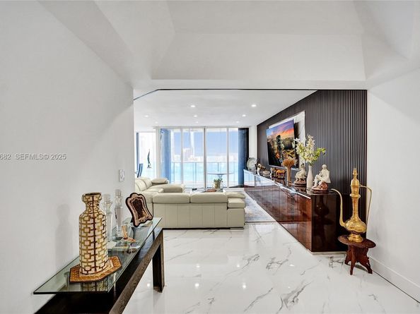 4000 Island Blvd 2301, Aventura FL 33160