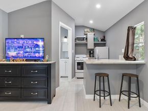 2805 E Lexington Dr, Miramar FL 33025