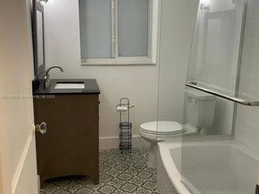 125 SW 32nd Ct Rd, Miami FL 33135