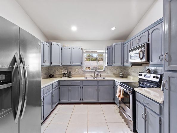 12535 SW 219th St, Miami FL 33170