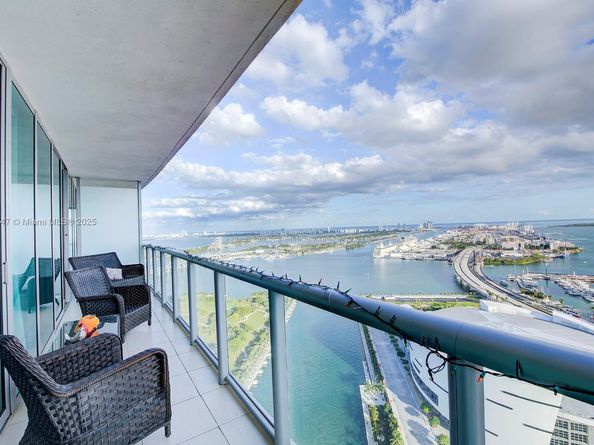 888 Biscayne Blvd 4007, Miami FL 33132