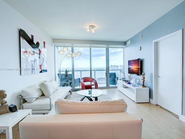 888 Biscayne Blvd 4007, Miami FL 33132