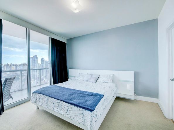 888 Biscayne Blvd 4007, Miami FL 33132