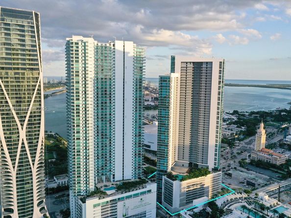 888 Biscayne Blvd 4007, Miami FL 33132