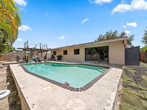 10415 SW 200th St, Cutler Bay FL 33157