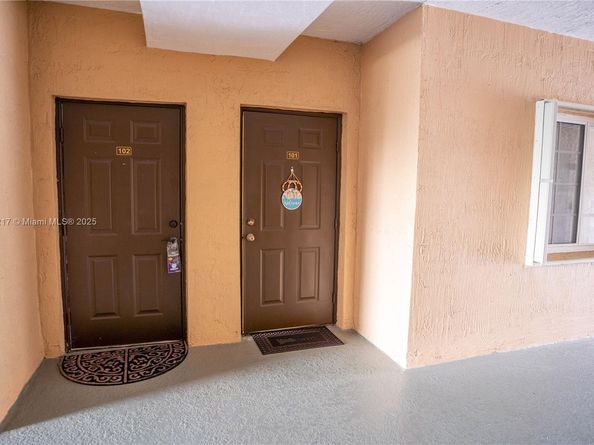 17425 NW 75th Pl 101, Hialeah FL 33015