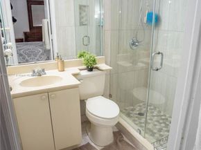 17425 NW 75th Pl 101, Hialeah FL 33015