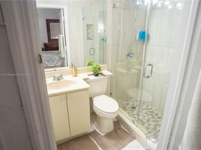 17425 NW 75th Pl 101, Hialeah FL 33015