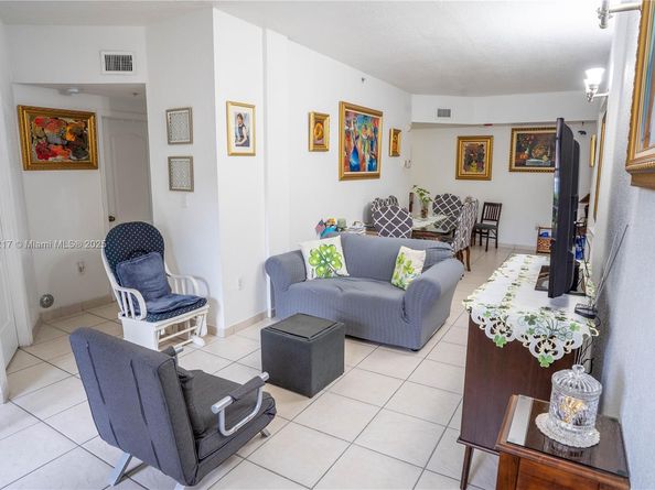 17425 NW 75th Pl 101, Hialeah FL 33015