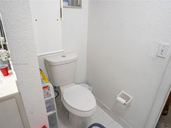 17425 NW 75th Pl 101, Hialeah FL 33015