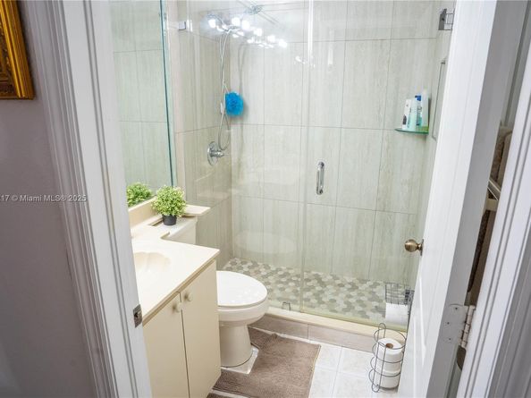 17425 NW 75th Pl 101, Hialeah FL 33015