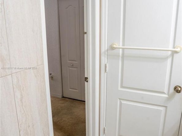 17425 NW 75th Pl 101, Hialeah FL 33015