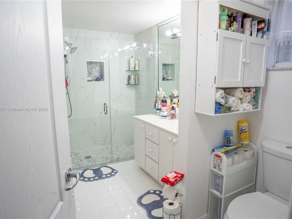 17425 NW 75th Pl 101, Hialeah FL 33015