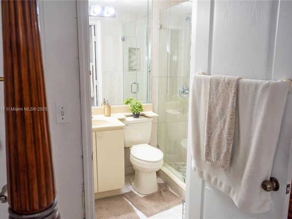 17425 NW 75th Pl 101, Hialeah FL 33015