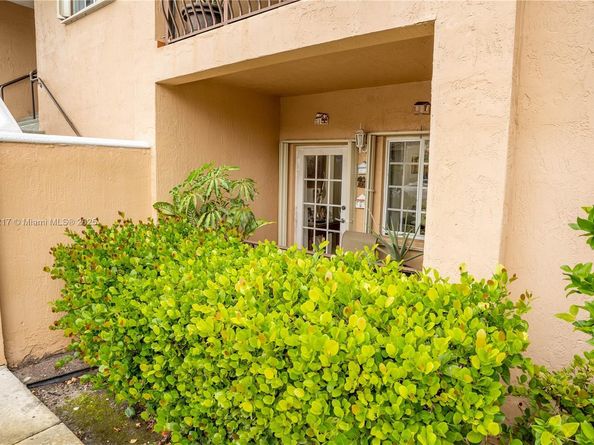 17425 NW 75th Pl 101, Hialeah FL 33015