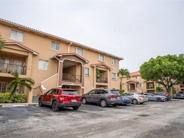 17425 NW 75th Pl 101, Hialeah FL 33015