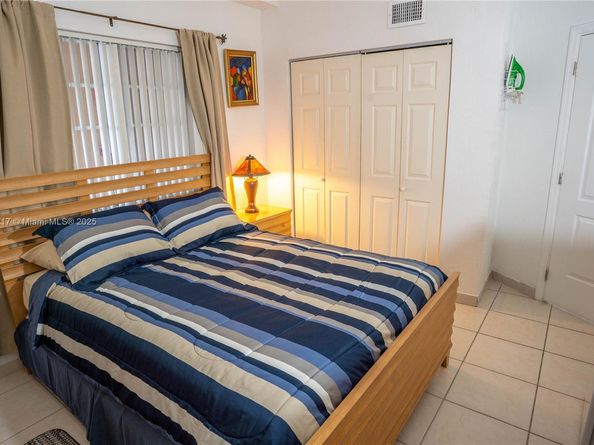 17425 NW 75th Pl 101, Hialeah FL 33015