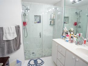 17425 NW 75th Pl 101, Hialeah FL 33015