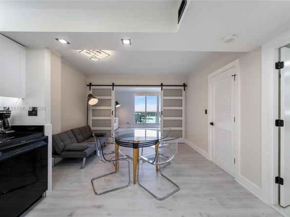 2301 Collins Ave 1130, Miami Beach FL 33139