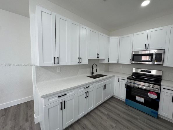 3039 NW 51st Ter, Miami FL 33142