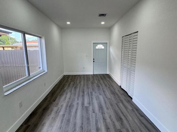 3039 NW 51st Ter, Miami FL 33142