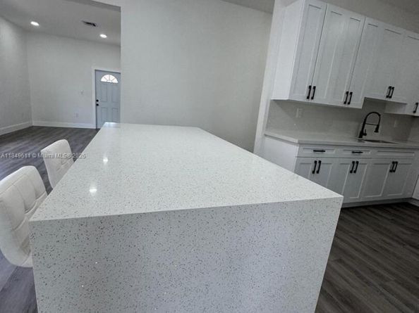 3039 NW 51st Ter, Miami FL 33142