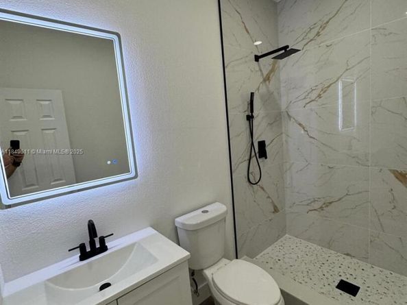 3039 NW 51st Ter, Miami FL 33142