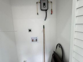 3039 NW 51st Ter, Miami FL 33142