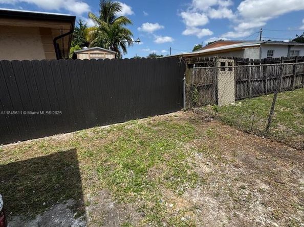 3039 NW 51st Ter, Miami FL 33142