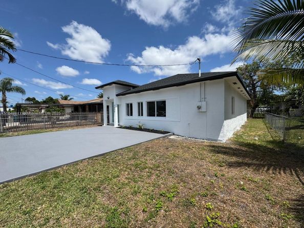 3039 NW 51st Ter, Miami FL 33142
