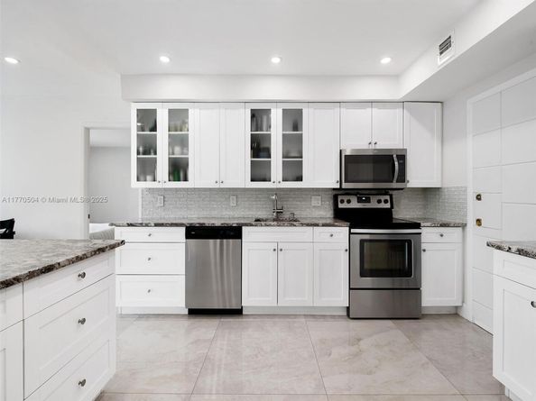 300 Diplomat Pkwy 204, Hallandale Beach FL 33009