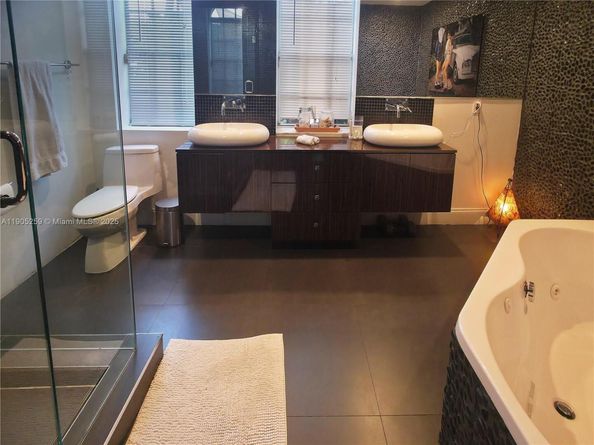 1368 Normandy Dr, Miami Beach FL 33141