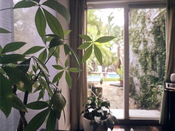 1368 Normandy Dr, Miami Beach FL 33141