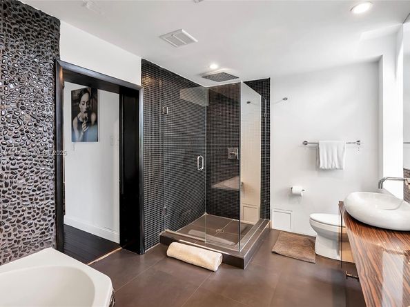 1368 Normandy Dr, Miami Beach FL 33141