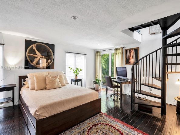 1368 Normandy Dr, Miami Beach FL 33141