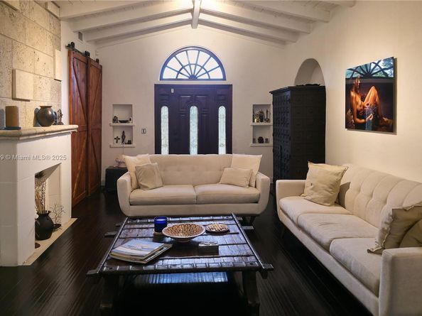 1368 Normandy Dr, Miami Beach FL 33141