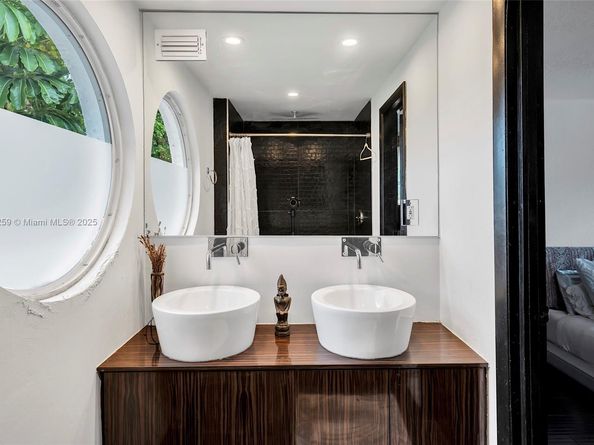 1368 Normandy Dr, Miami Beach FL 33141